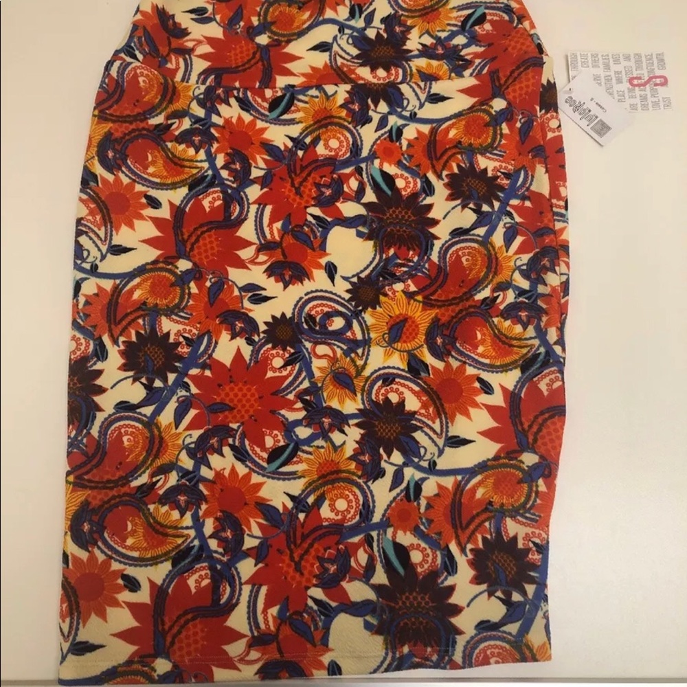 LulaRoe Cassie Small New w/tags